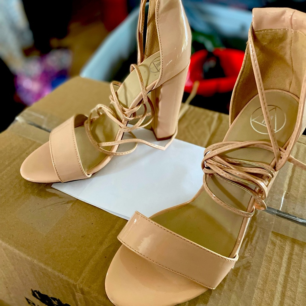 Misguided Tie-ups size 39 or 9